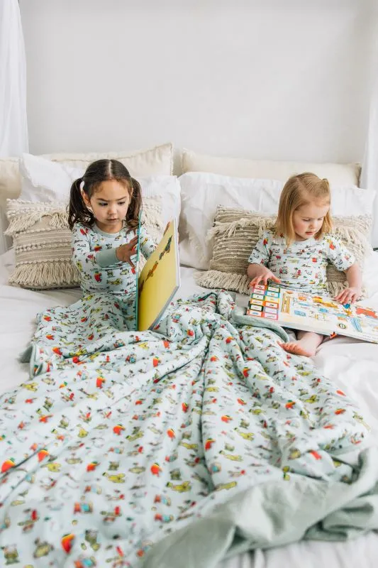 Richard Scarry's Busyworld™ Lowly Worm Quilted Oversized Blanket