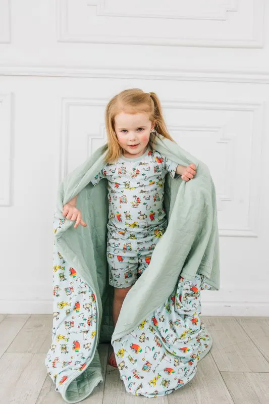Richard Scarry's Busyworld™ Lowly Worm Quilted Oversized Blanket