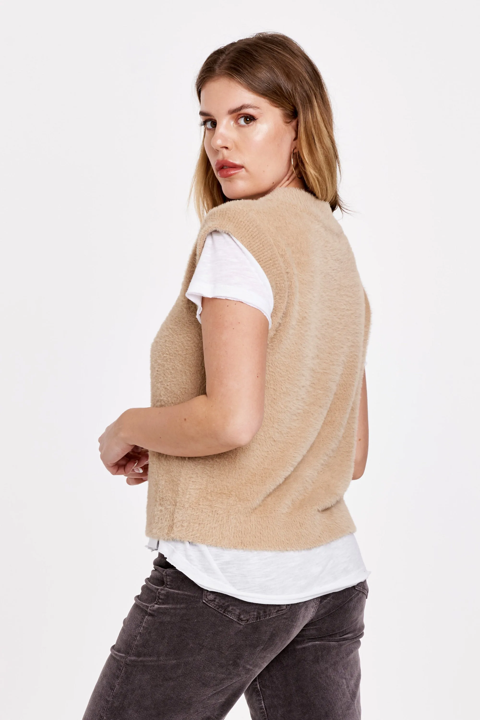 VIRGINIA FLEECE SWEATER VEST ICED LATTE